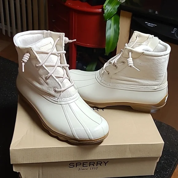 Sperry Women's Syren Gulf Ankle Boot - Waterproof Fabric, Rubber Sole, Lace-Up Design